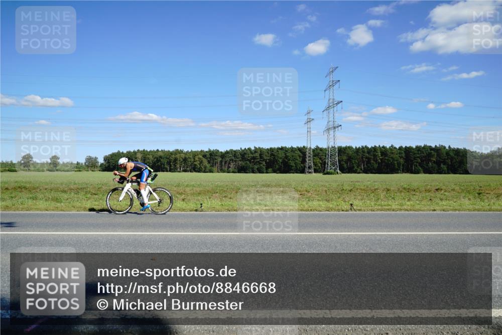 07.09.2025 - 19. Norderstedt Triathlon Michael Burmester http://msf.ph/oto/8846668 07.09.2025 15:14:20 Radfahren 1481, 1485 meine-sportfotos.de