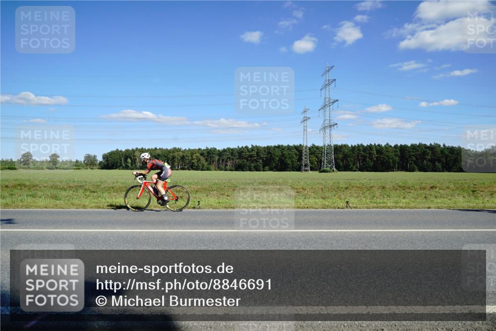 07.09.2025 - 19. Norderstedt Triathlon Michael Burmester http://msf.ph/oto/8846691 07.09.2025 15:14:41 Radfahren 450, 1539 meine-sportfotos.de