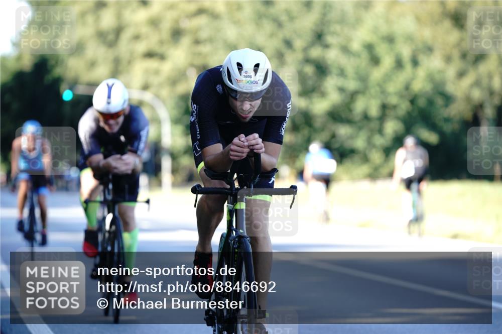 07.09.2025 - 19. Norderstedt Triathlon Michael Burmester http://msf.ph/oto/8846692 07.09.2025 16:11:29 Radfahren 933, 1604, 1606 meine-sportfotos.de