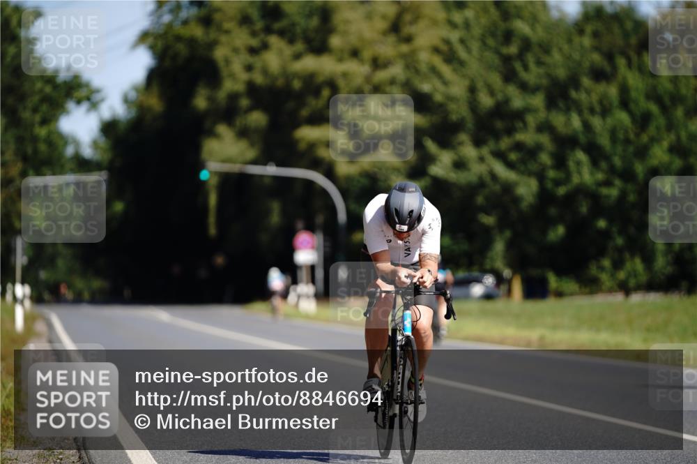07.09.2025 - 19. Norderstedt Triathlon Michael Burmester http://msf.ph/oto/8846694 07.09.2025 11:20:01 Radfahren 284 meine-sportfotos.de