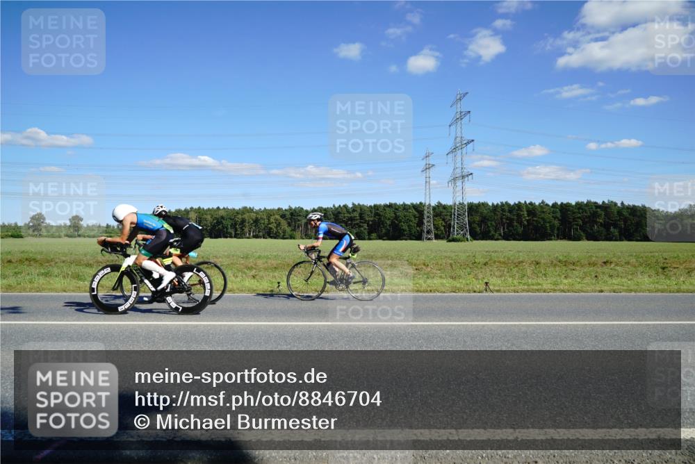 07.09.2025 - 19. Norderstedt Triathlon Michael Burmester http://msf.ph/oto/8846704 07.09.2025 15:14:47 Radfahren 939 meine-sportfotos.de