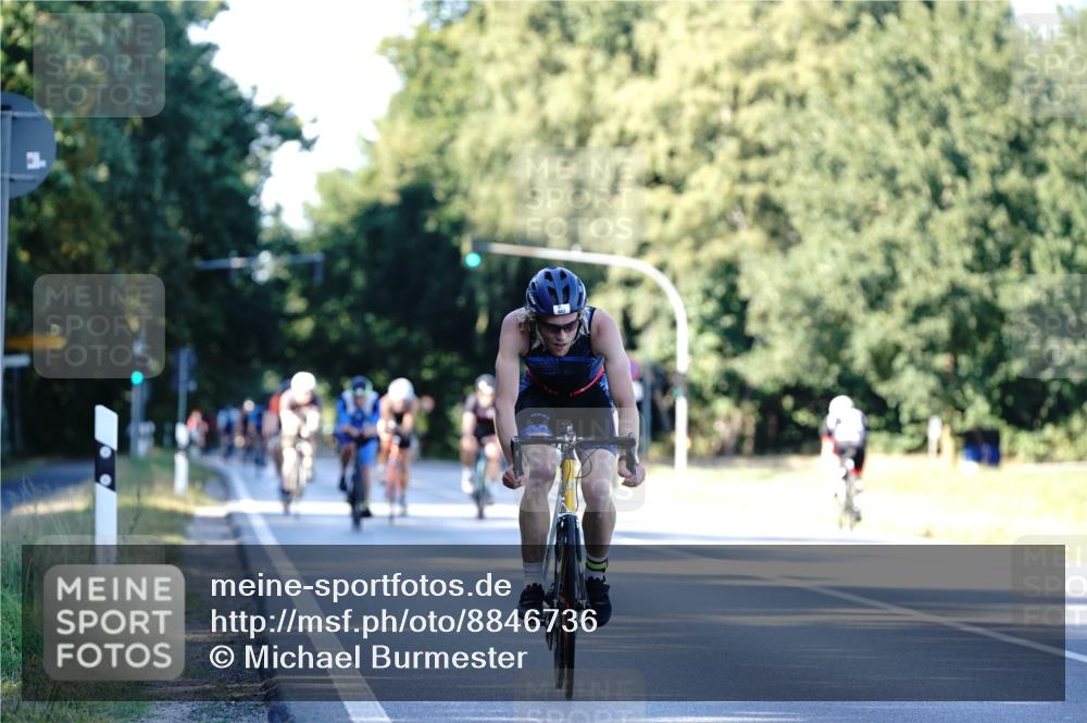 07.09.2025 - 19. Norderstedt Triathlon Michael Burmester http://msf.ph/oto/8846736 07.09.2025 16:11:44 Radfahren 882 meine-sportfotos.de