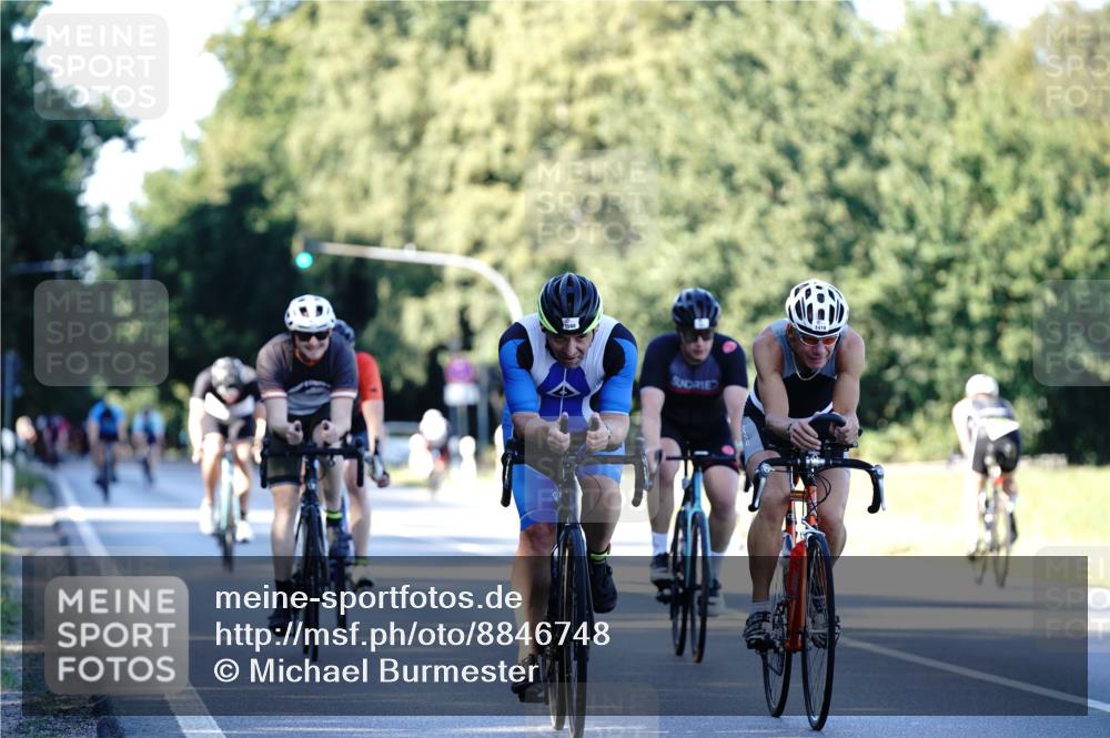 07.09.2025 - 19. Norderstedt Triathlon Michael Burmester http://msf.ph/oto/8846748 07.09.2025 16:11:49 Radfahren 381, 412, 882, 1419, 1473, 1568 meine-sportfotos.de