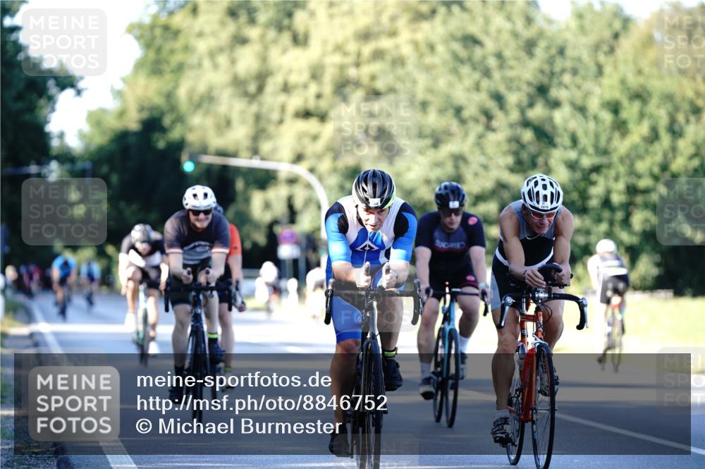 07.09.2025 - 19. Norderstedt Triathlon Michael Burmester http://msf.ph/oto/8846752 07.09.2025 16:11:49 Radfahren 381, 412, 882, 1419, 1473, 1568 meine-sportfotos.de