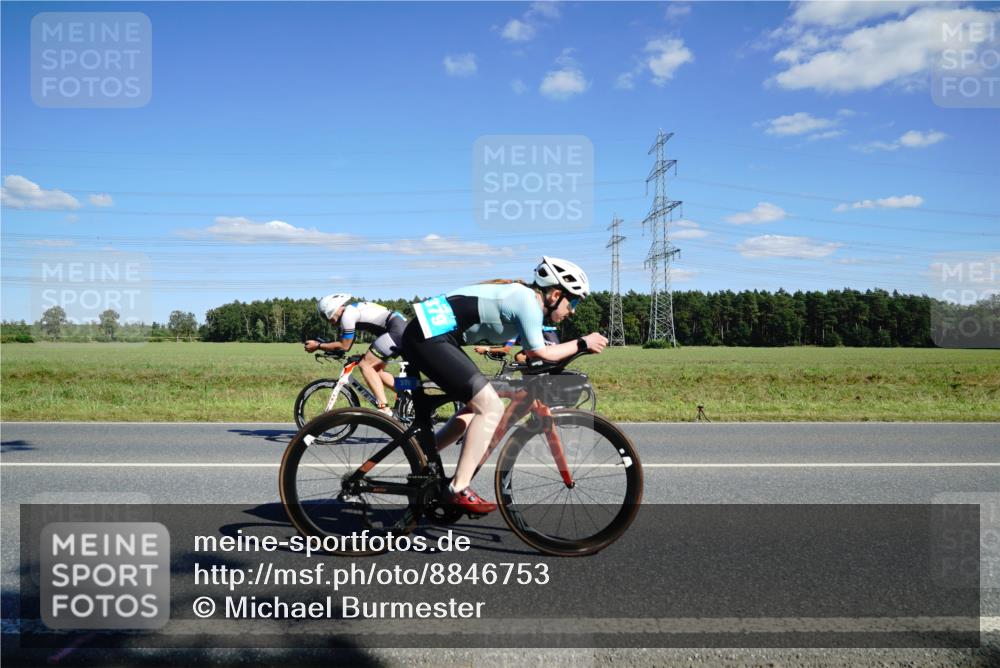 07.09.2025 - 19. Norderstedt Triathlon Michael Burmester http://msf.ph/oto/8846753 07.09.2025 15:15:34 Radfahren 379 meine-sportfotos.de