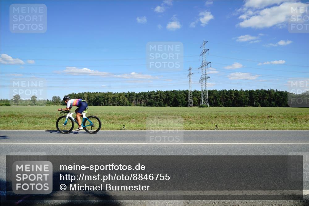 07.09.2025 - 19. Norderstedt Triathlon Michael Burmester http://msf.ph/oto/8846755 07.09.2025 15:15:35 Radfahren 379 meine-sportfotos.de