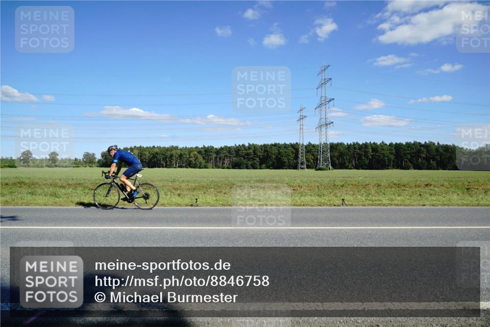 07.09.2025 - 19. Norderstedt Triathlon Michael Burmester http://msf.ph/oto/8846758 07.09.2025 15:15:38 Radfahren 444, 465 meine-sportfotos.de