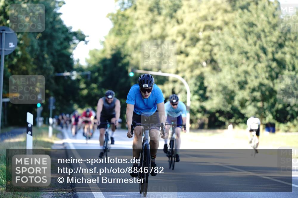 07.09.2025 - 19. Norderstedt Triathlon Michael Burmester http://msf.ph/oto/8846782 07.09.2025 16:11:58 Radfahren 383, 405 meine-sportfotos.de