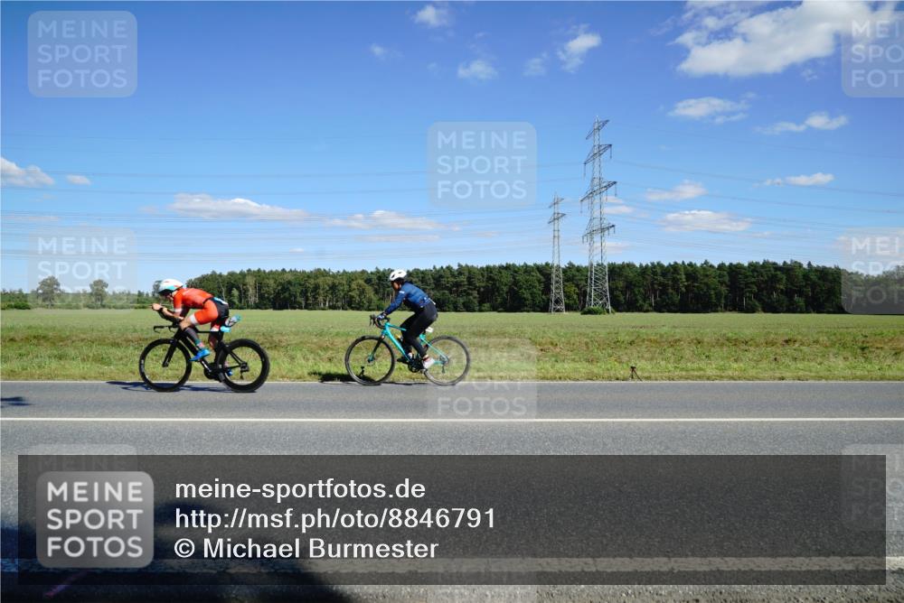 07.09.2025 - 19. Norderstedt Triathlon Michael Burmester http://msf.ph/oto/8846791 07.09.2025 15:16:08 Radfahren  meine-sportfotos.de
