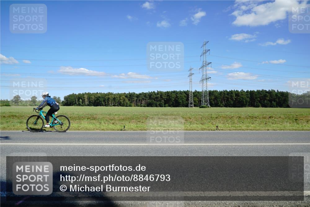 07.09.2025 - 19. Norderstedt Triathlon Michael Burmester http://msf.ph/oto/8846793 07.09.2025 15:16:08 Radfahren  meine-sportfotos.de