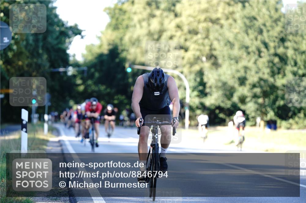 07.09.2025 - 19. Norderstedt Triathlon Michael Burmester http://msf.ph/oto/8846794 07.09.2025 16:12:00 Radfahren 383, 405, 1544 meine-sportfotos.de
