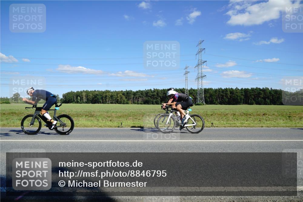 07.09.2025 - 19. Norderstedt Triathlon Michael Burmester http://msf.ph/oto/8846795 07.09.2025 15:16:09 Radfahren 909 meine-sportfotos.de