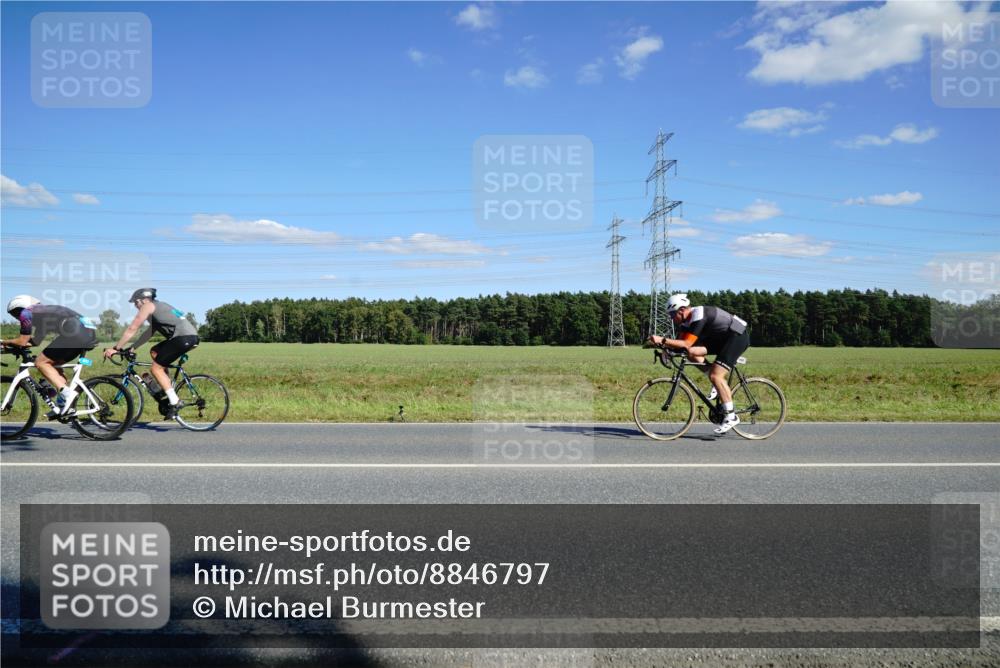 07.09.2025 - 19. Norderstedt Triathlon Michael Burmester http://msf.ph/oto/8846797 07.09.2025 15:16:10 Radfahren 909 meine-sportfotos.de
