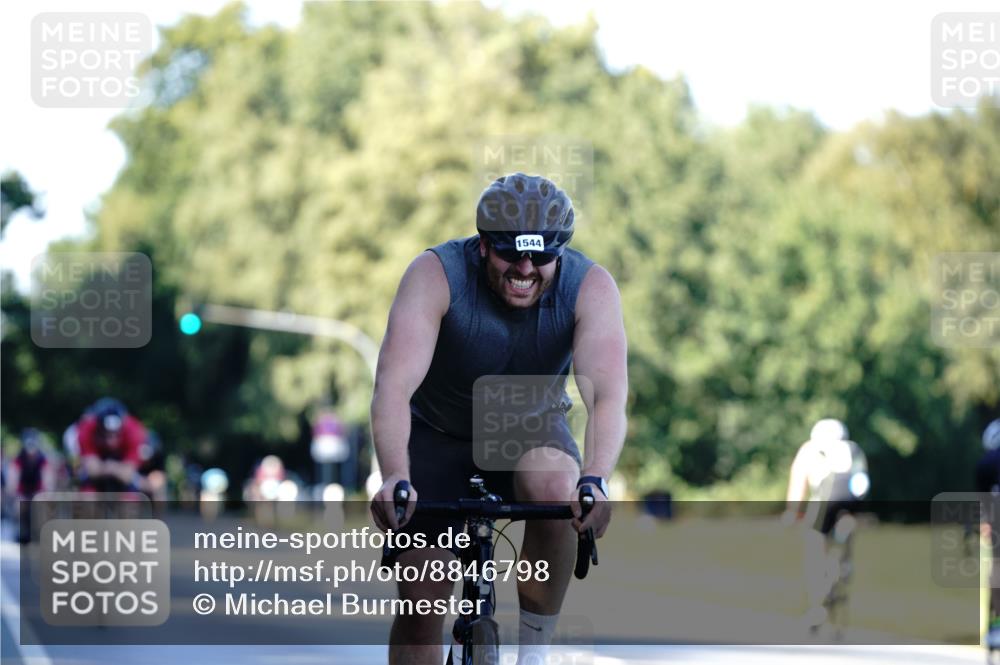 07.09.2025 - 19. Norderstedt Triathlon Michael Burmester http://msf.ph/oto/8846798 07.09.2025 16:12:01 Radfahren 383, 405, 1544, 1571 meine-sportfotos.de