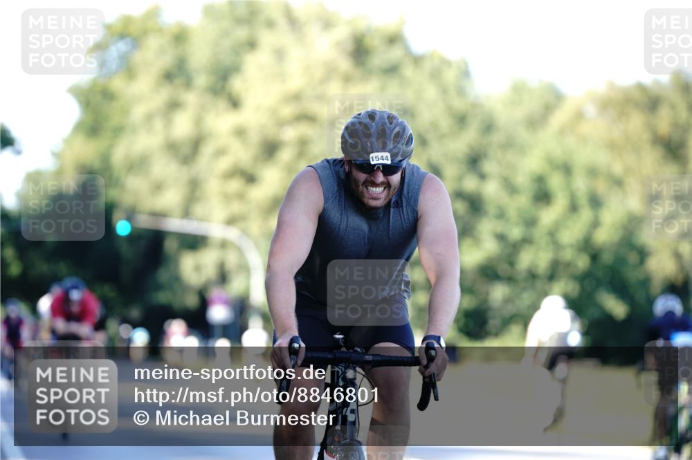 07.09.2025 - 19. Norderstedt Triathlon Michael Burmester http://msf.ph/oto/8846801 07.09.2025 16:12:01 Radfahren 383, 405, 1544, 1571 meine-sportfotos.de