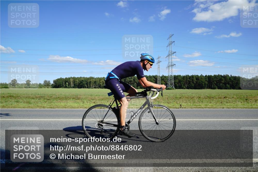 07.09.2025 - 19. Norderstedt Triathlon Michael Burmester http://msf.ph/oto/8846802 07.09.2025 15:16:12 Radfahren 909 meine-sportfotos.de
