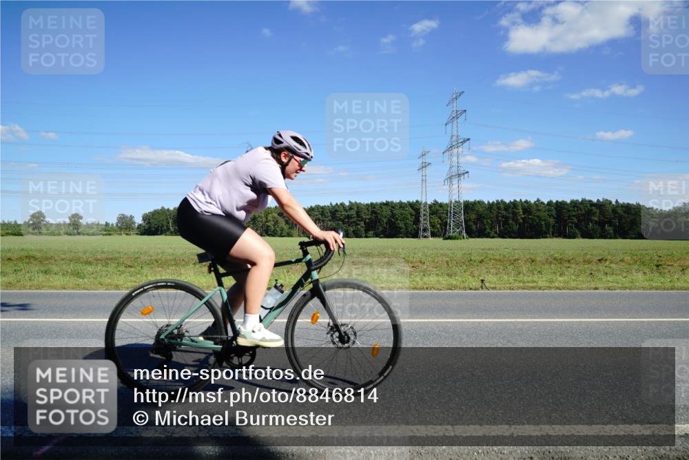 07.09.2025 - 19. Norderstedt Triathlon Michael Burmester http://msf.ph/oto/8846814 07.09.2025 15:16:38 Radfahren 944 meine-sportfotos.de