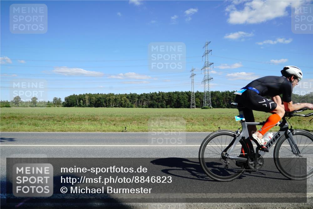 07.09.2025 - 19. Norderstedt Triathlon Michael Burmester http://msf.ph/oto/8846823 07.09.2025 15:16:43 Radfahren 885, 927 meine-sportfotos.de