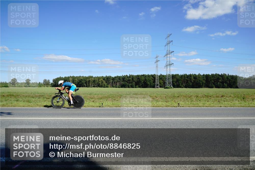 07.09.2025 - 19. Norderstedt Triathlon Michael Burmester http://msf.ph/oto/8846825 07.09.2025 15:16:44 Radfahren 885, 927 meine-sportfotos.de