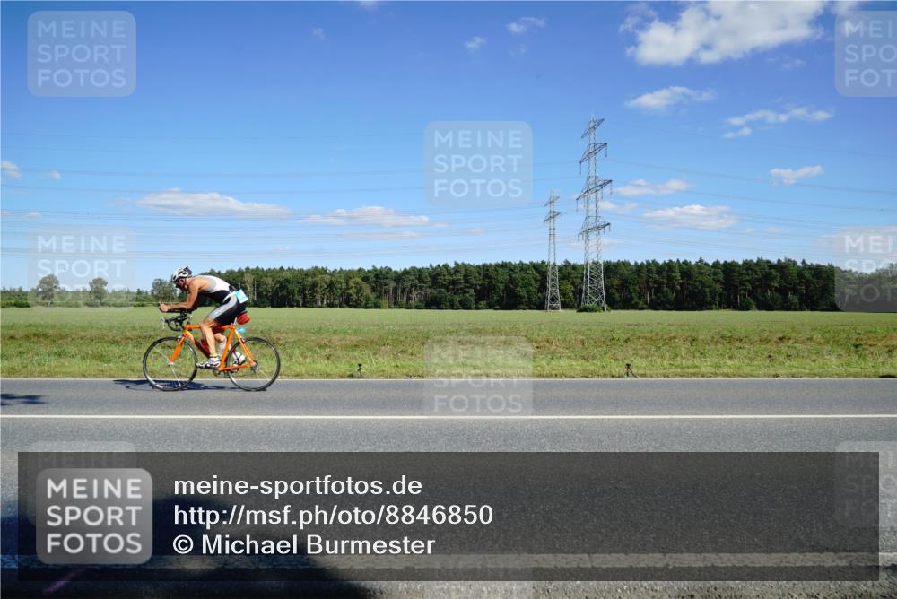07.09.2025 - 19. Norderstedt Triathlon Michael Burmester http://msf.ph/oto/8846850 07.09.2025 15:17:07 Radfahren  meine-sportfotos.de
