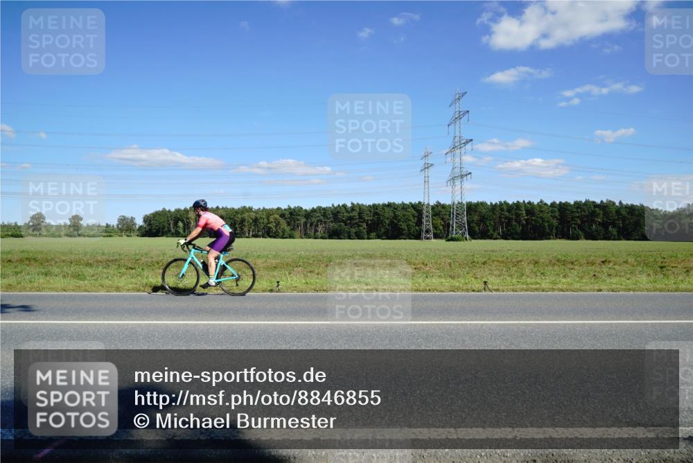 07.09.2025 - 19. Norderstedt Triathlon Michael Burmester http://msf.ph/oto/8846855 07.09.2025 15:17:09 Radfahren 1415 meine-sportfotos.de