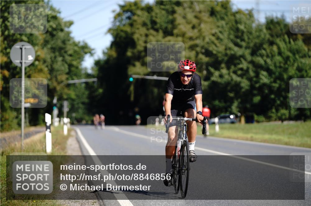 07.09.2025 - 19. Norderstedt Triathlon Michael Burmester http://msf.ph/oto/8846856 07.09.2025 11:22:42 Radfahren 734, 1157, 1184 meine-sportfotos.de