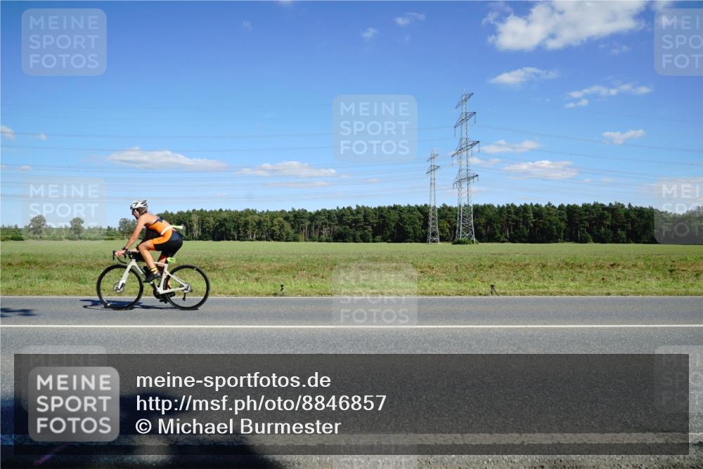 07.09.2025 - 19. Norderstedt Triathlon Michael Burmester http://msf.ph/oto/8846857 07.09.2025 15:17:11 Radfahren 1415 meine-sportfotos.de