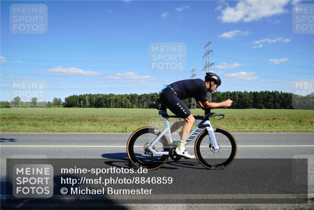 07.09.2025 - 19. Norderstedt Triathlon Michael Burmester http://msf.ph/oto/8846859 07.09.2025 15:17:12 Radfahren 1415 meine-sportfotos.de