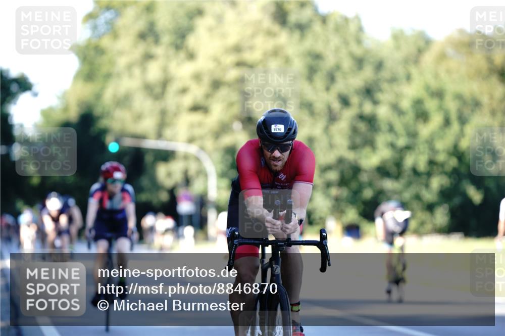 07.09.2025 - 19. Norderstedt Triathlon Michael Burmester http://msf.ph/oto/8846870 07.09.2025 16:12:11 Radfahren 516, 1045, 1068, 1541, 1565, 1570 meine-sportfotos.de