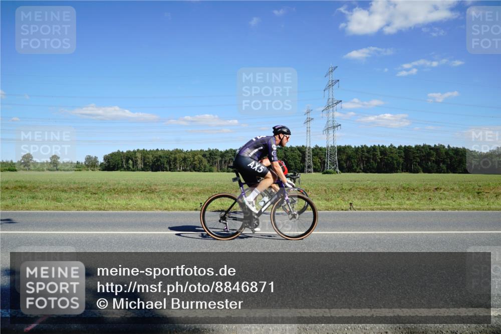07.09.2025 - 19. Norderstedt Triathlon Michael Burmester http://msf.ph/oto/8846871 07.09.2025 15:17:26 Radfahren 396, 445, 448, 467, 871, 938 meine-sportfotos.de