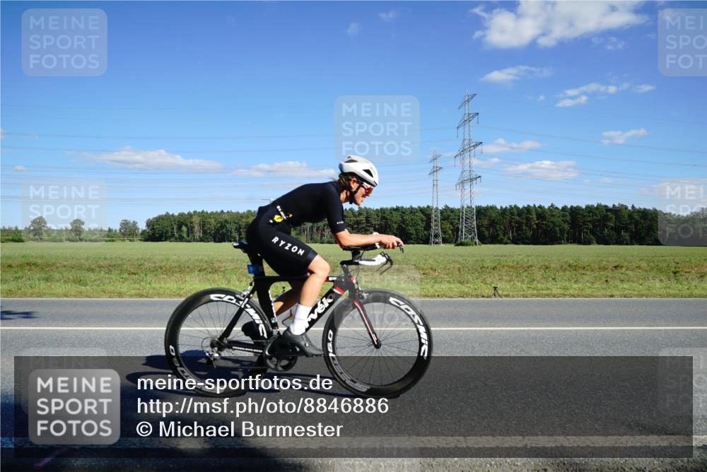 07.09.2025 - 19. Norderstedt Triathlon Michael Burmester http://msf.ph/oto/8846886 07.09.2025 15:17:33 Radfahren 399, 407, 878 meine-sportfotos.de