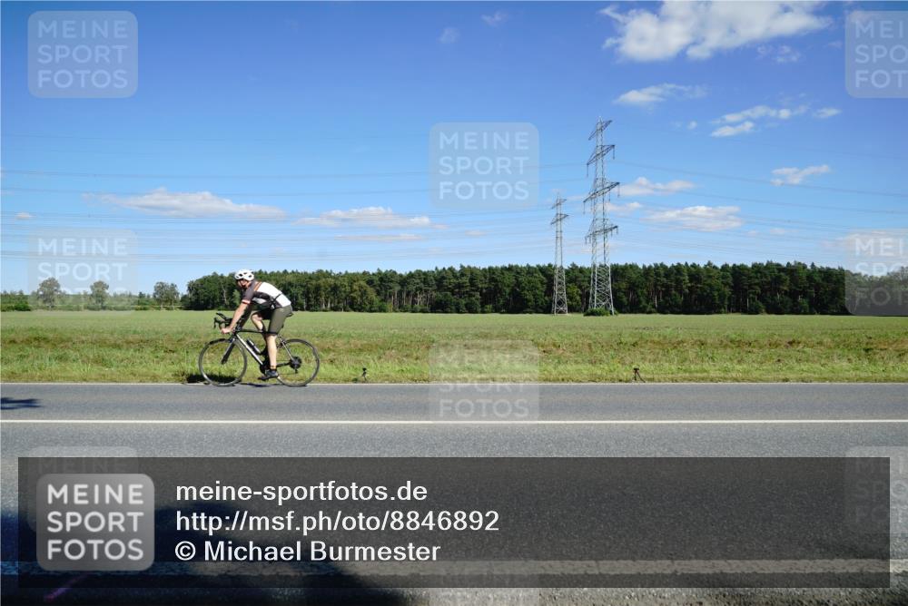 07.09.2025 - 19. Norderstedt Triathlon Michael Burmester http://msf.ph/oto/8846892 07.09.2025 15:17:38 Radfahren 878, 1470 meine-sportfotos.de