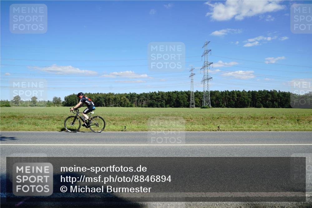 07.09.2025 - 19. Norderstedt Triathlon Michael Burmester http://msf.ph/oto/8846894 07.09.2025 15:17:42 Radfahren 889, 913, 1486 meine-sportfotos.de
