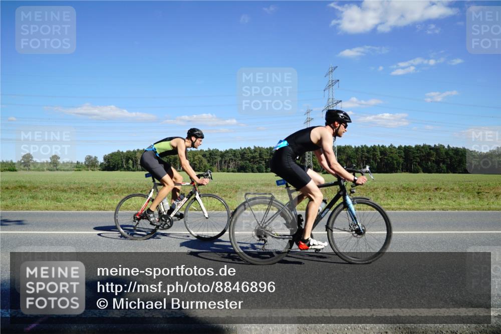 07.09.2025 - 19. Norderstedt Triathlon Michael Burmester http://msf.ph/oto/8846896 07.09.2025 15:17:43 Radfahren 889, 913, 1486 meine-sportfotos.de