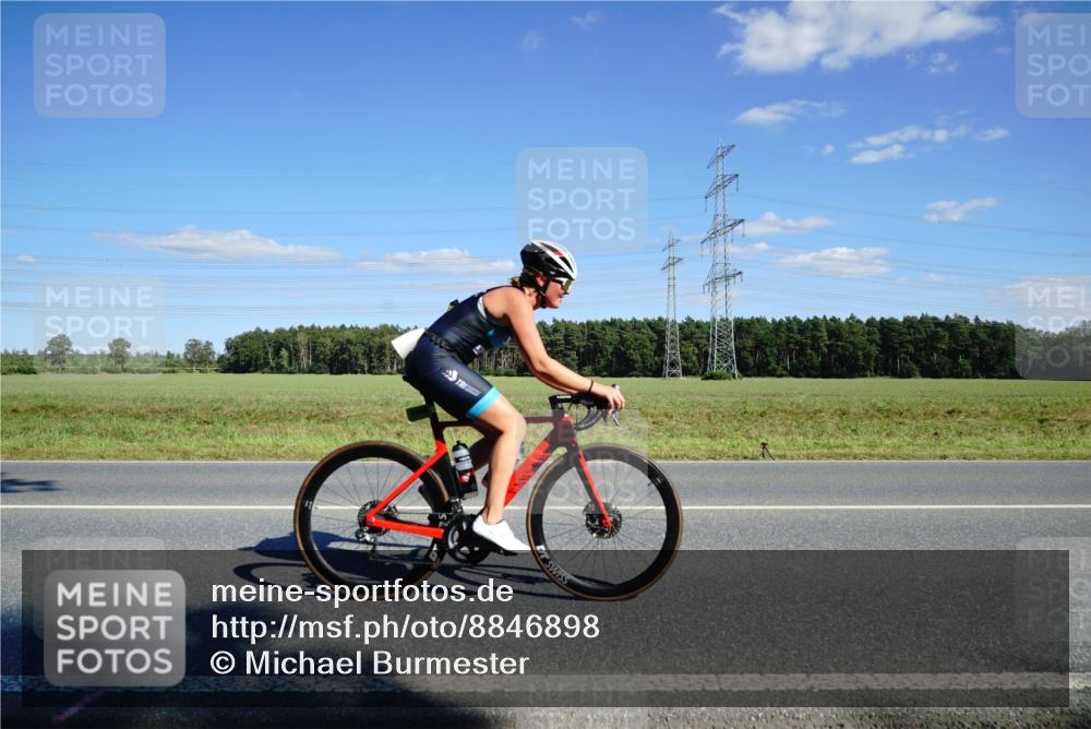 07.09.2025 - 19. Norderstedt Triathlon Michael Burmester http://msf.ph/oto/8846898 07.09.2025 15:17:44 Radfahren 889, 913, 1486 meine-sportfotos.de
