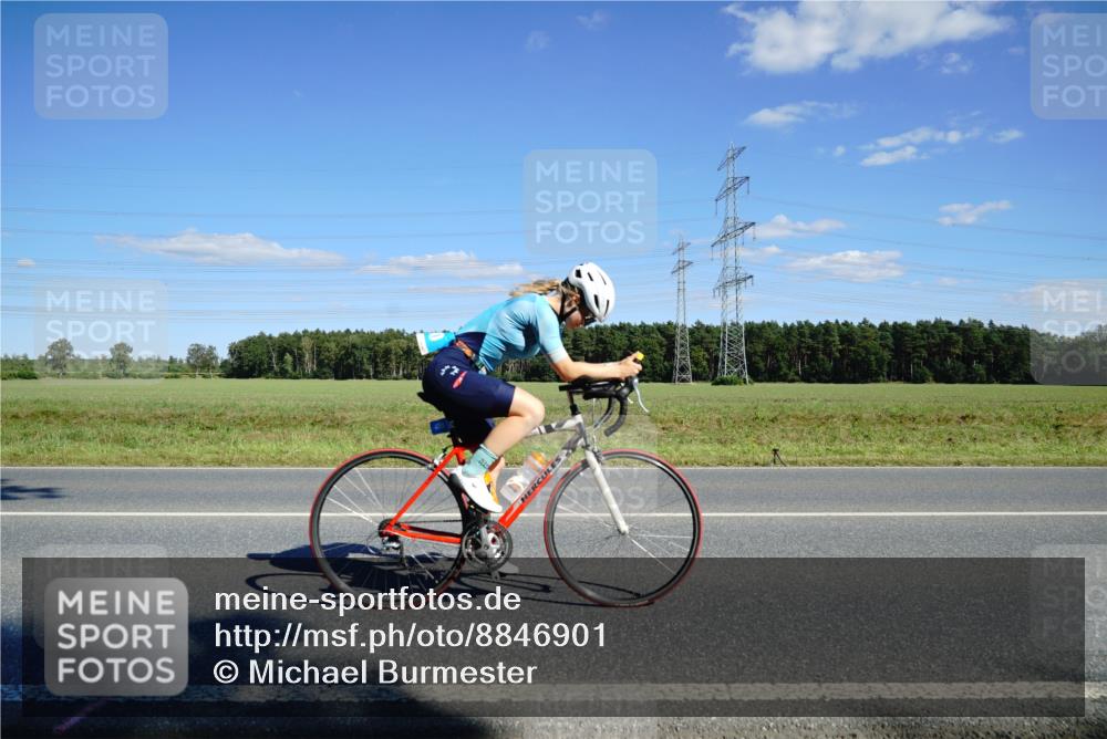 07.09.2025 - 19. Norderstedt Triathlon Michael Burmester http://msf.ph/oto/8846901 07.09.2025 15:17:45 Radfahren 889, 913, 1486 meine-sportfotos.de