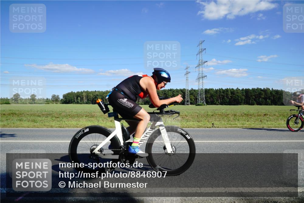 07.09.2025 - 19. Norderstedt Triathlon Michael Burmester http://msf.ph/oto/8846907 07.09.2025 15:17:52 Radfahren 884 meine-sportfotos.de