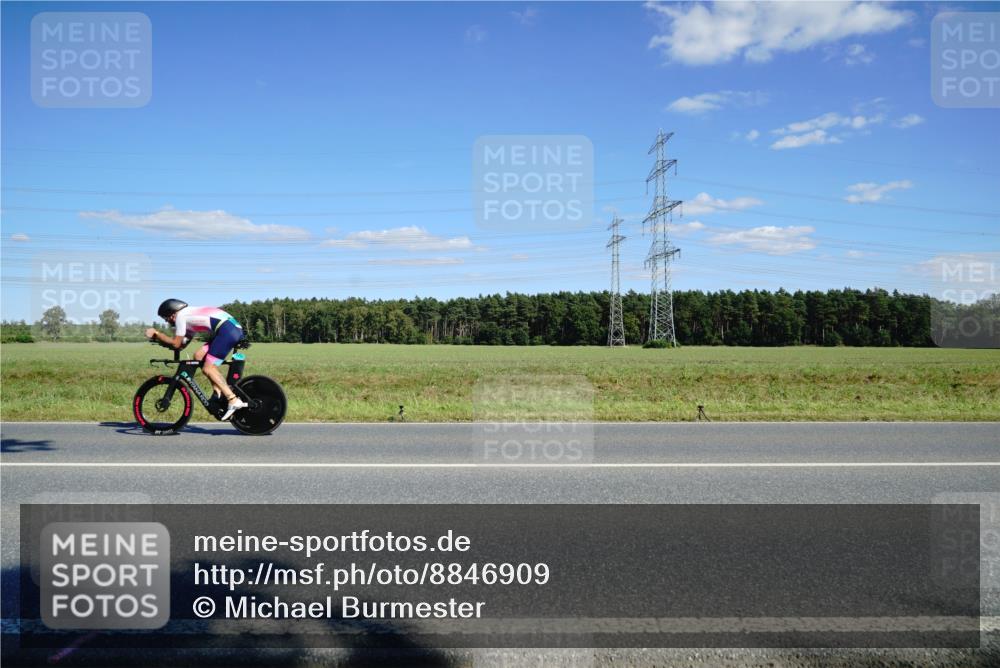 07.09.2025 - 19. Norderstedt Triathlon Michael Burmester http://msf.ph/oto/8846909 07.09.2025 15:17:53 Radfahren 884 meine-sportfotos.de