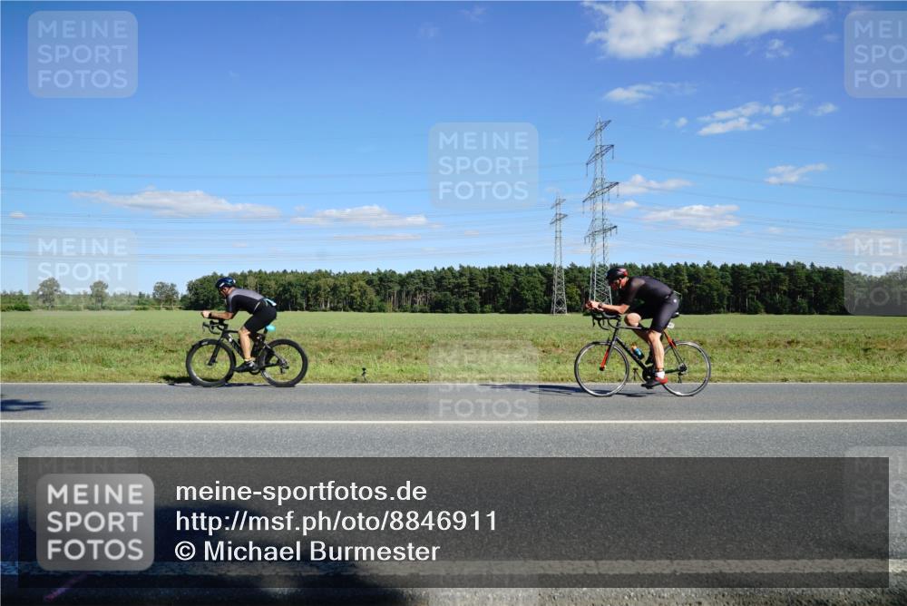 07.09.2025 - 19. Norderstedt Triathlon Michael Burmester http://msf.ph/oto/8846911 07.09.2025 15:17:56 Radfahren 884 meine-sportfotos.de