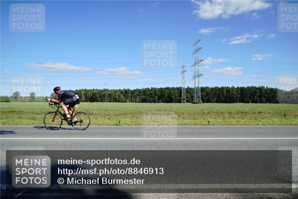 07.09.2025 - 19. Norderstedt Triathlon Michael Burmester http://msf.ph/oto/8846913 07.09.2025 15:17:56 Radfahren 884 meine-sportfotos.de