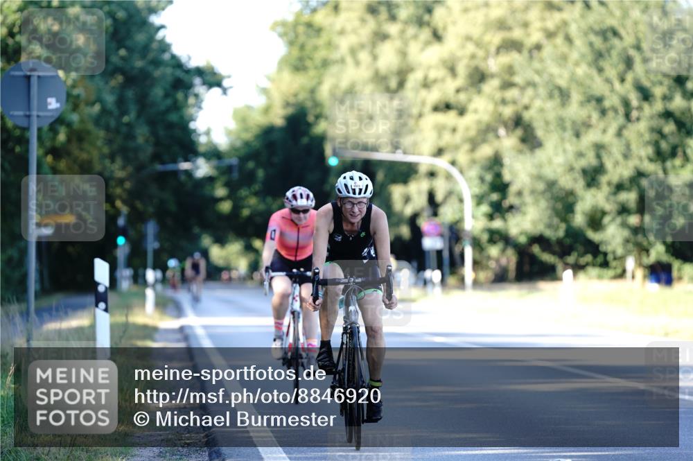 07.09.2025 - 19. Norderstedt Triathlon Michael Burmester http://msf.ph/oto/8846920 07.09.2025 16:12:27 Radfahren 914, 1533, 1610 meine-sportfotos.de