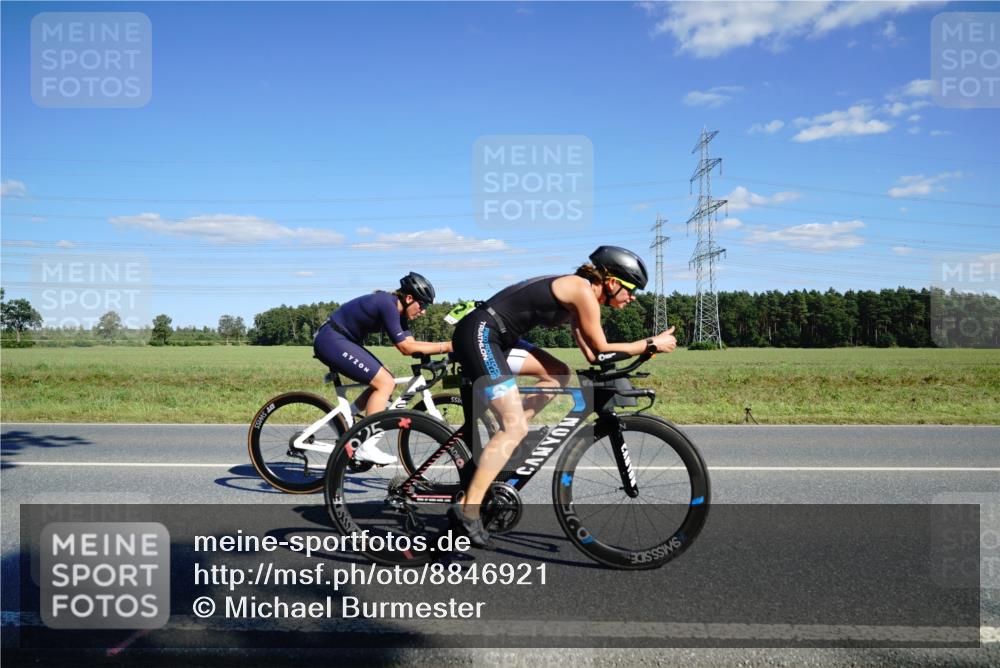 07.09.2025 - 19. Norderstedt Triathlon Michael Burmester http://msf.ph/oto/8846921 07.09.2025 15:18:29 Radfahren 402, 452, 942 meine-sportfotos.de