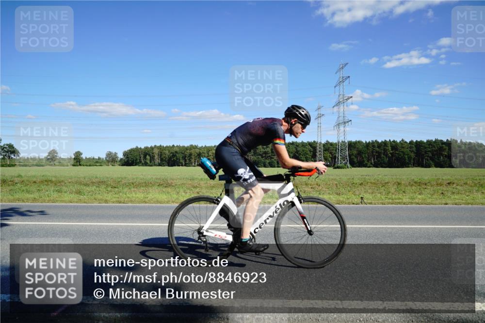 07.09.2025 - 19. Norderstedt Triathlon Michael Burmester http://msf.ph/oto/8846923 07.09.2025 15:18:33 Radfahren 452, 942, 1409 meine-sportfotos.de