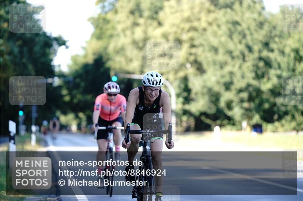 07.09.2025 - 19. Norderstedt Triathlon Michael Burmester http://msf.ph/oto/8846924 07.09.2025 16:12:27 Radfahren 914, 1533, 1610 meine-sportfotos.de