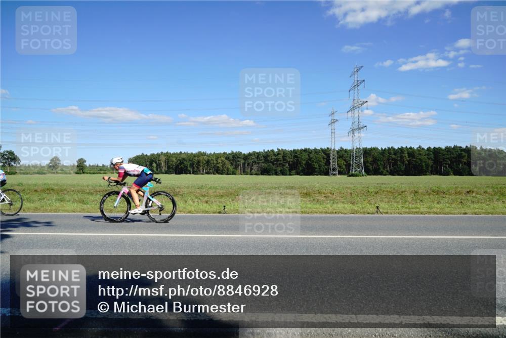 07.09.2025 - 19. Norderstedt Triathlon Michael Burmester http://msf.ph/oto/8846928 07.09.2025 15:18:37 Radfahren 1409 meine-sportfotos.de
