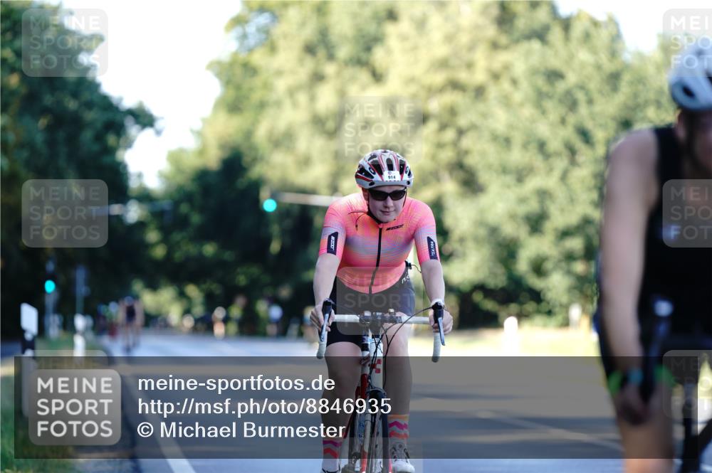 07.09.2025 - 19. Norderstedt Triathlon Michael Burmester http://msf.ph/oto/8846935 07.09.2025 16:12:28 Radfahren 914, 1533, 1610 meine-sportfotos.de