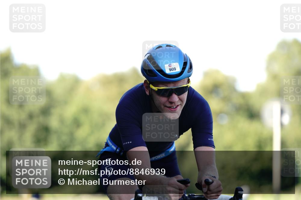 07.09.2025 - 19. Norderstedt Triathlon Michael Burmester http://msf.ph/oto/8846939 07.09.2025 16:12:46 Radfahren 397, 909 meine-sportfotos.de
