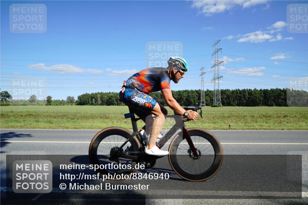 07.09.2025 - 19. Norderstedt Triathlon Michael Burmester http://msf.ph/oto/8846940 07.09.2025 15:18:58 Radfahren 870 meine-sportfotos.de