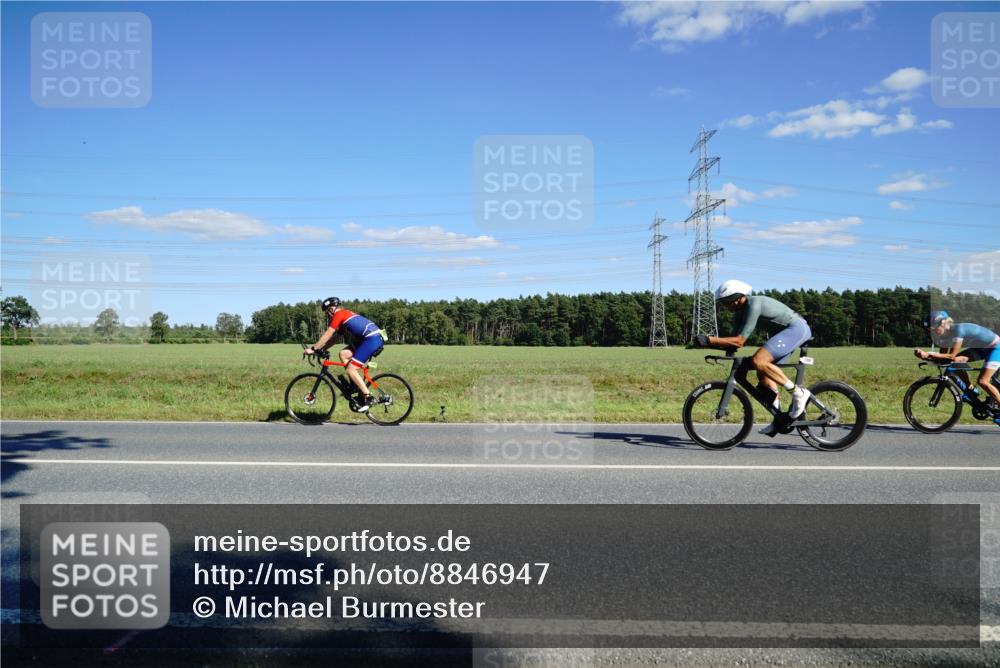 07.09.2025 - 19. Norderstedt Triathlon Michael Burmester http://msf.ph/oto/8846947 07.09.2025 15:19:02 Radfahren 870 meine-sportfotos.de