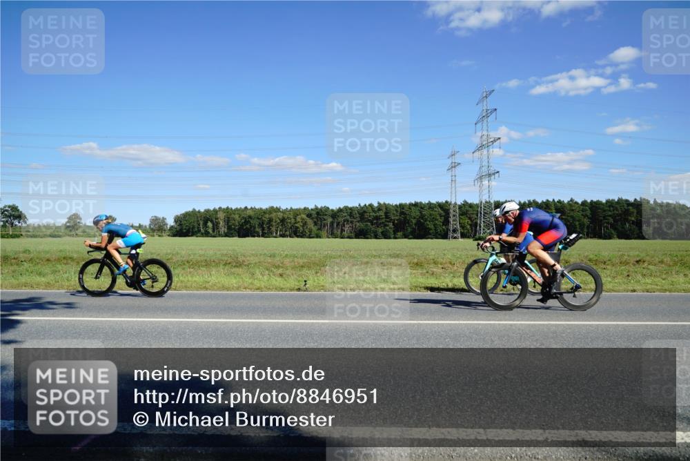 07.09.2025 - 19. Norderstedt Triathlon Michael Burmester http://msf.ph/oto/8846951 07.09.2025 15:19:03 Radfahren  meine-sportfotos.de